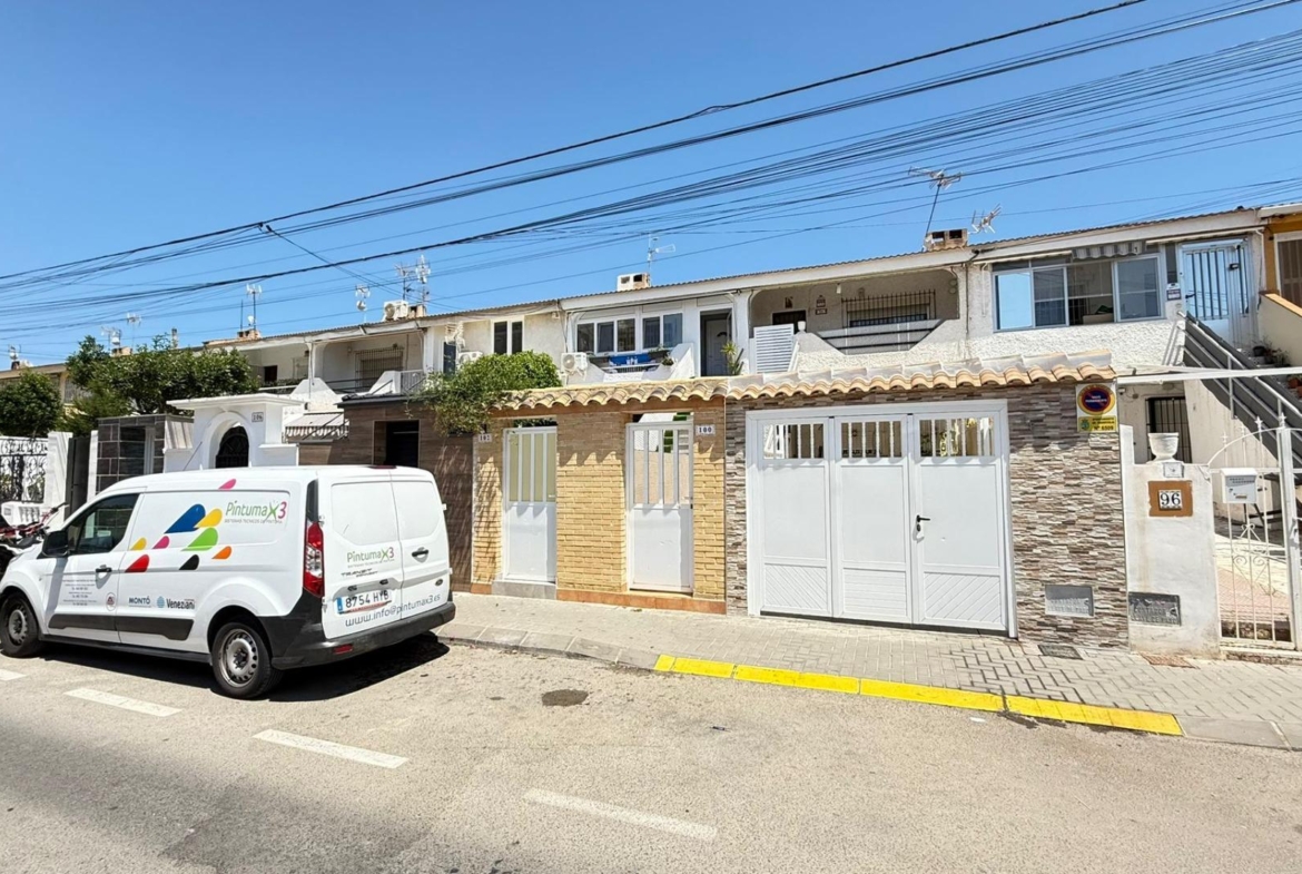 Exclusive renovated upper floor bungalow with 2 bedrooms, 1 bathroom