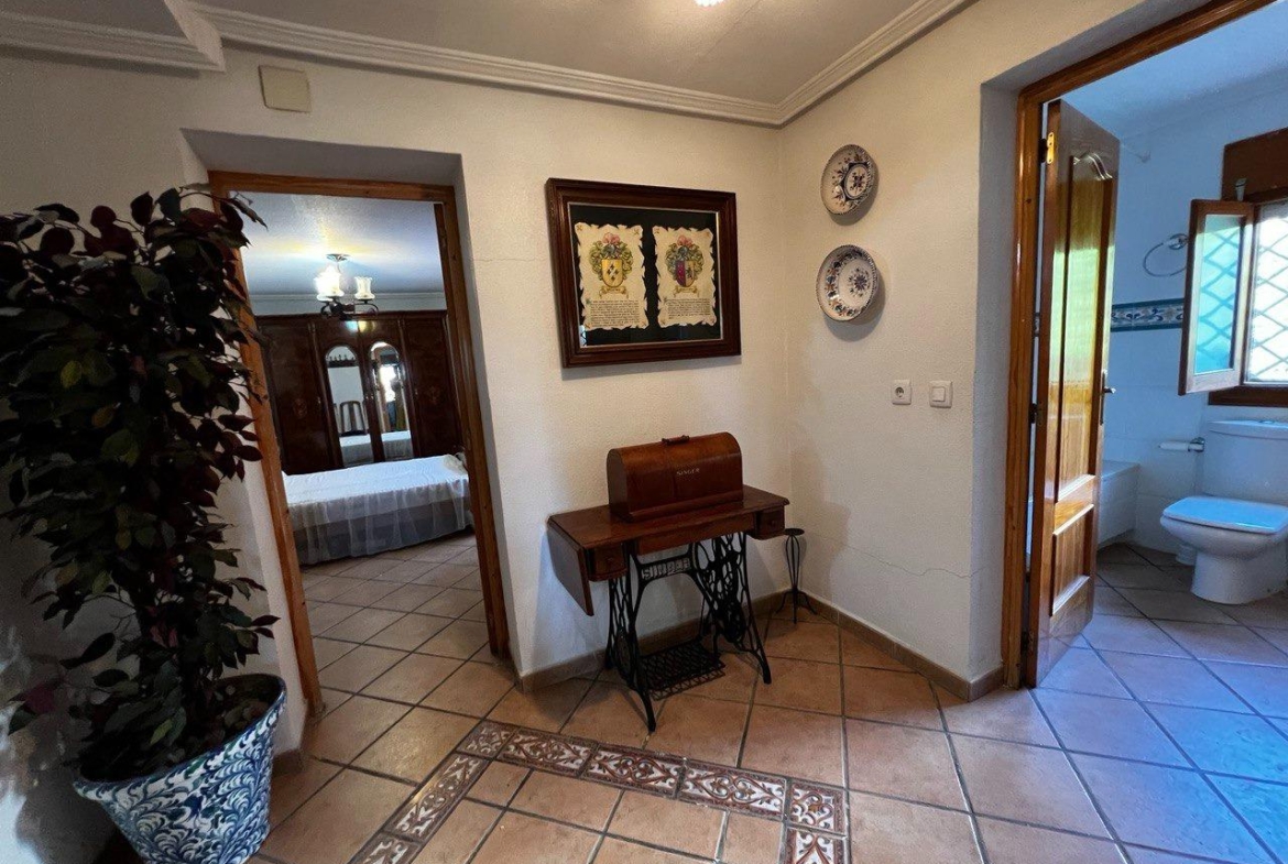 Chalet con 1000 metros de terreno en la zona  Sol y Luz de San Vicente del Raspeig, Alicante