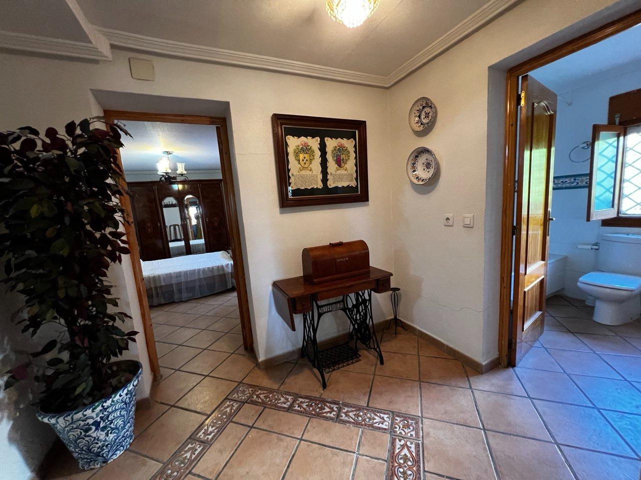 Chalet con 1000 metros de terreno en la zona  Sol y Luz de San Vicente del Raspeig, Alicante