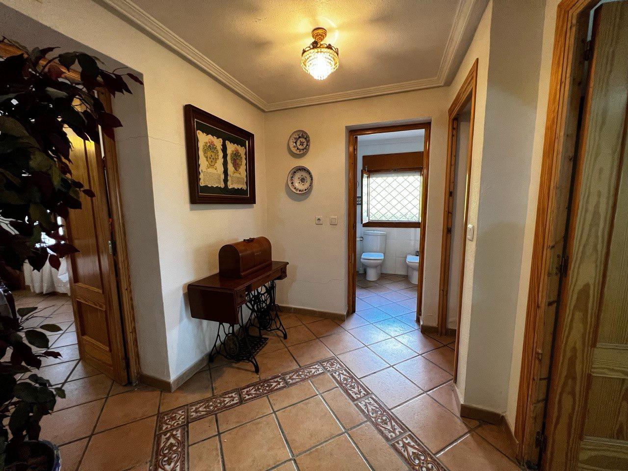 Chalet con 1000 metros de terreno en la zona  Sol y Luz de San Vicente del Raspeig, Alicante