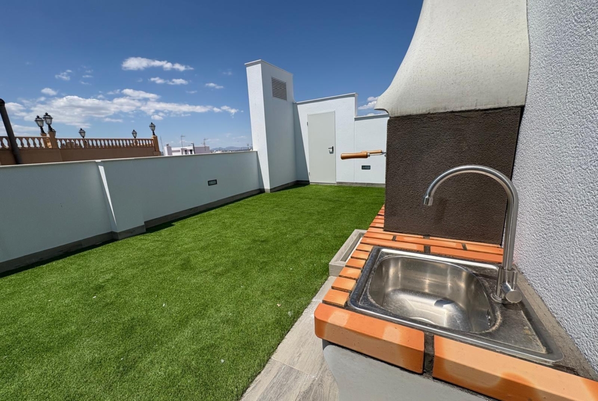 Exclusive Apartment in the Heart of Torrevieja 🌊🏖️ 2 Bedrooms 1 Bathroom BBQ Solarium with Sea Views