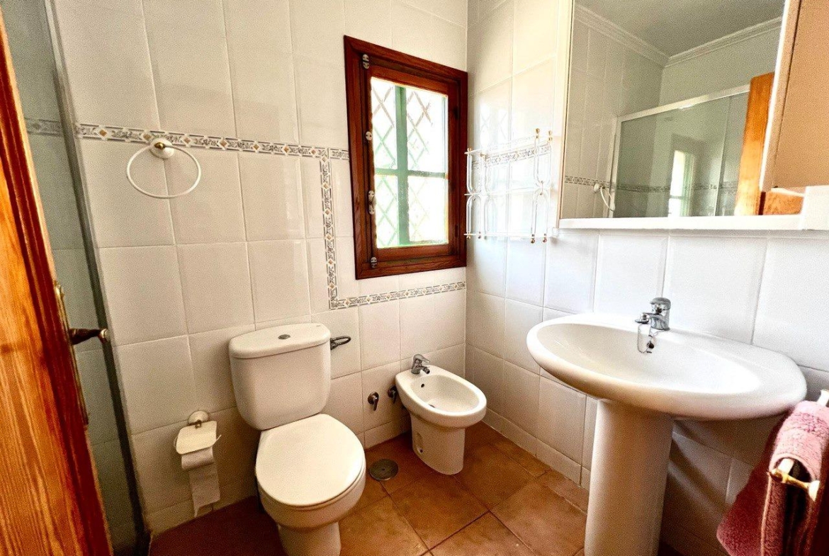 Chalet con 1000 metros de terreno en la zona  Sol y Luz de San Vicente del Raspeig, Alicante