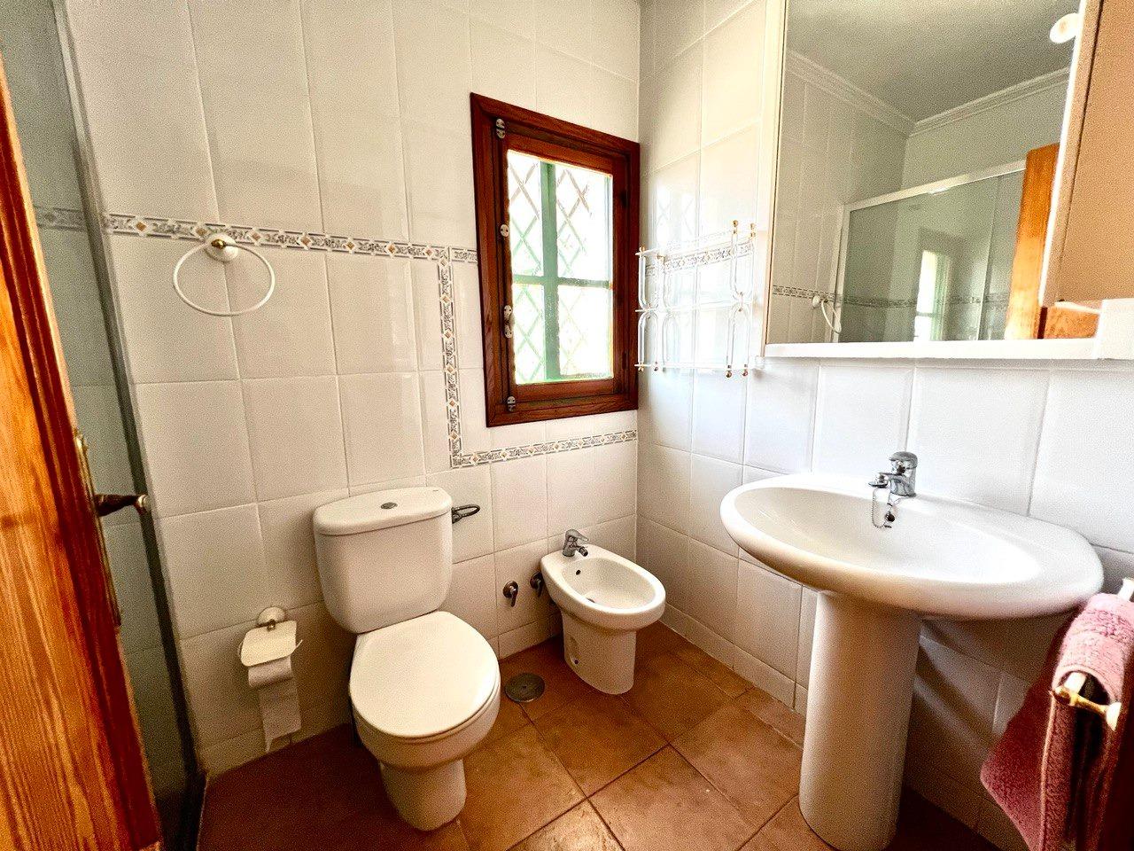 Chalet con 1000 metros de terreno en la zona  Sol y Luz de San Vicente del Raspeig, Alicante