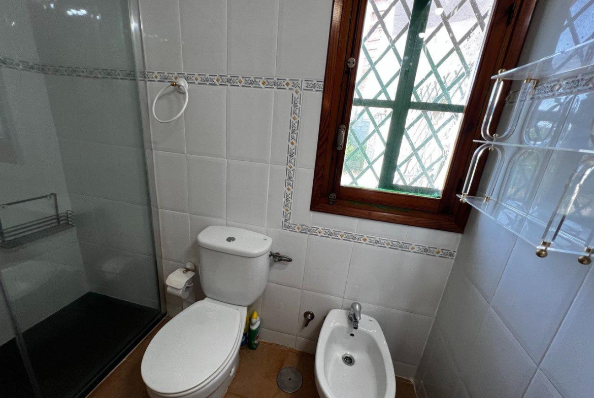Chalet con 1000 metros de terreno en la zona  Sol y Luz de San Vicente del Raspeig, Alicante