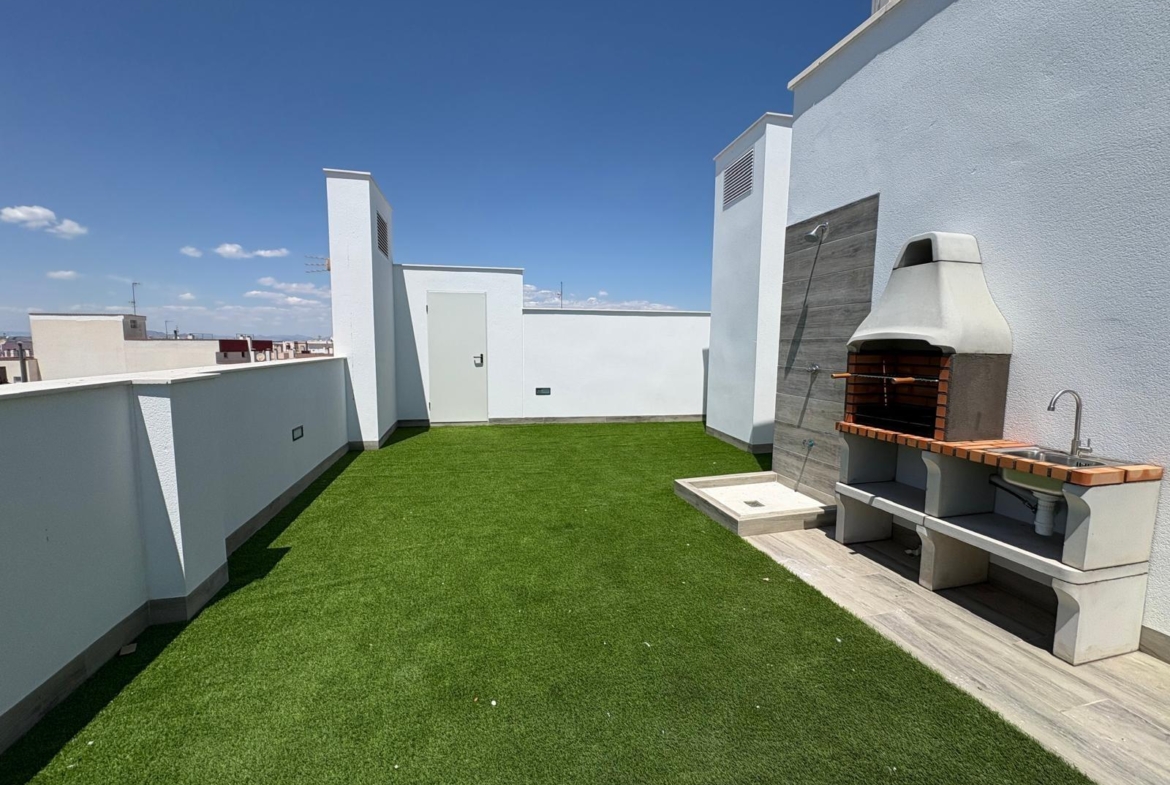 Exclusive Apartment in the Heart of Torrevieja 🌊🏖️ 2 Bedrooms 1 Bathroom BBQ Solarium with Sea Views
