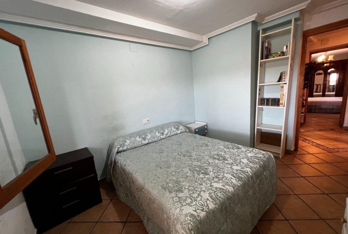 Chalet con 1000 metros de terreno en la zona  Sol y Luz de San Vicente del Raspeig, Alicante