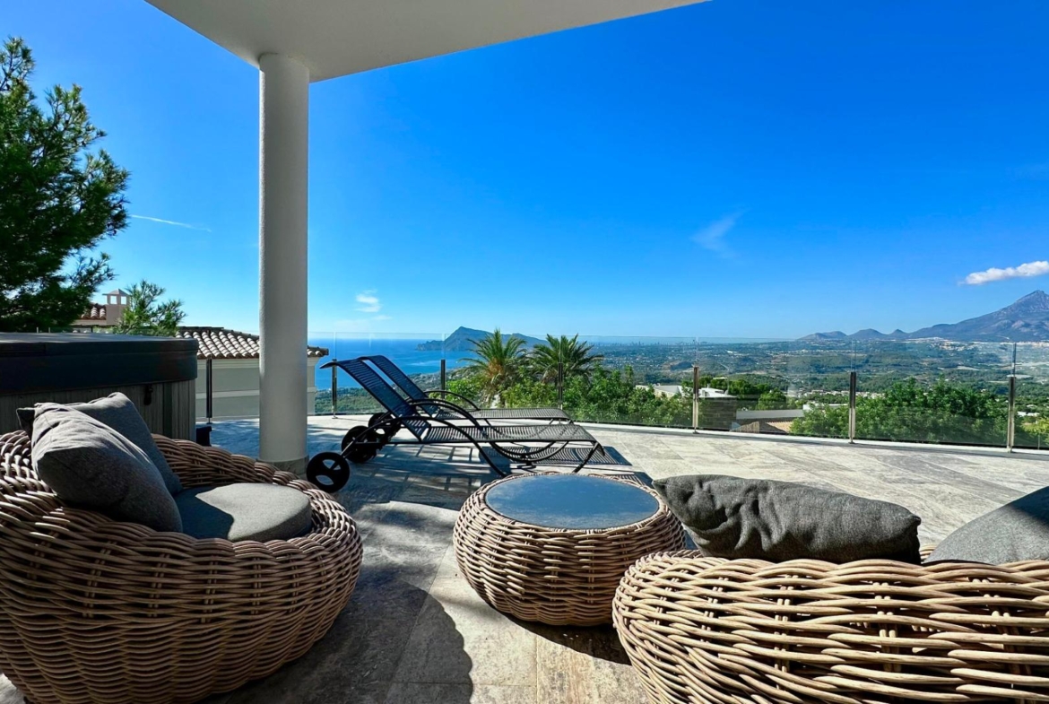 Elegant Villa with Sea Views and Altea la Vella 🌊✨