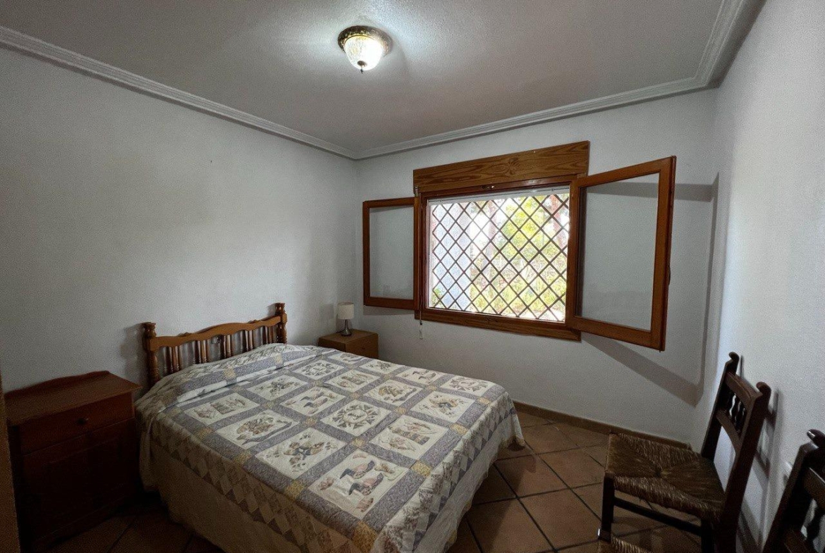 Chalet con 1000 metros de terreno en la zona  Sol y Luz de San Vicente del Raspeig, Alicante