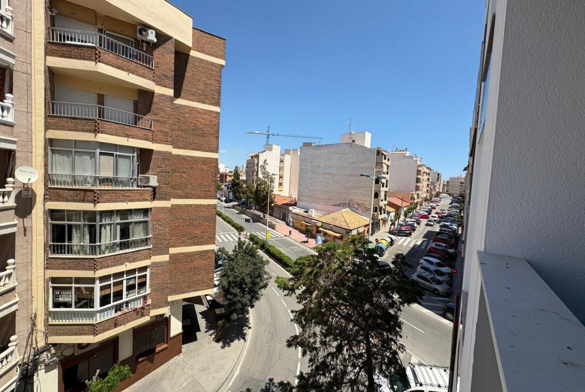 Exclusive Apartment in the Heart of Torrevieja 🌊🏖️ 2 Bedrooms 1 Bathroom BBQ Solarium with Sea Views