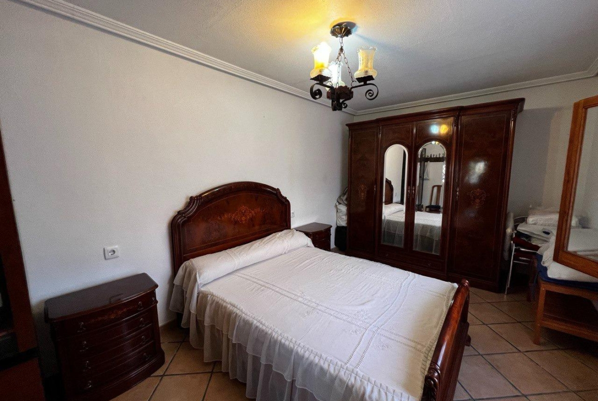 Chalet con 1000 metros de terreno en la zona  Sol y Luz de San Vicente del Raspeig, Alicante