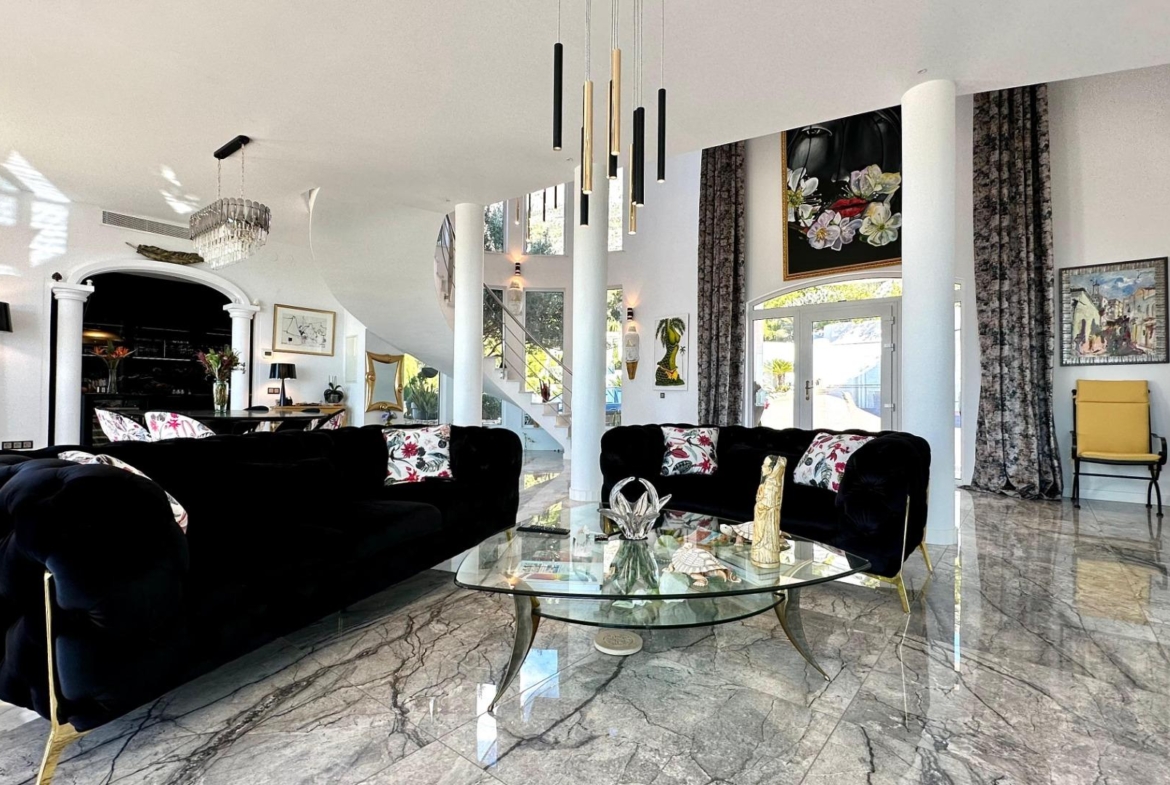 Elegant Villa with Sea Views and Altea la Vella 🌊✨