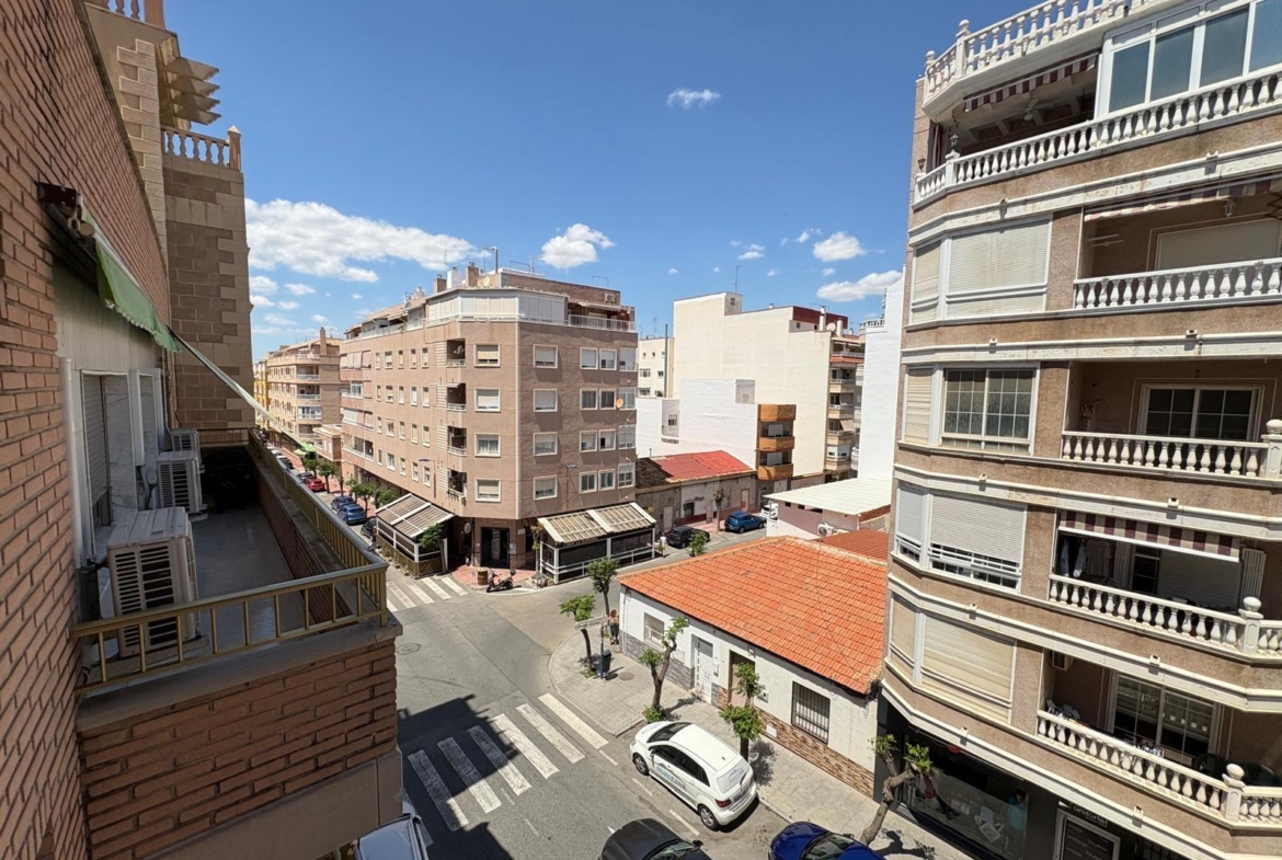 Exclusive Apartment in the Heart of Torrevieja 🌊🏖️ 2 Bedrooms 1 Bathroom BBQ Solarium with Sea Views