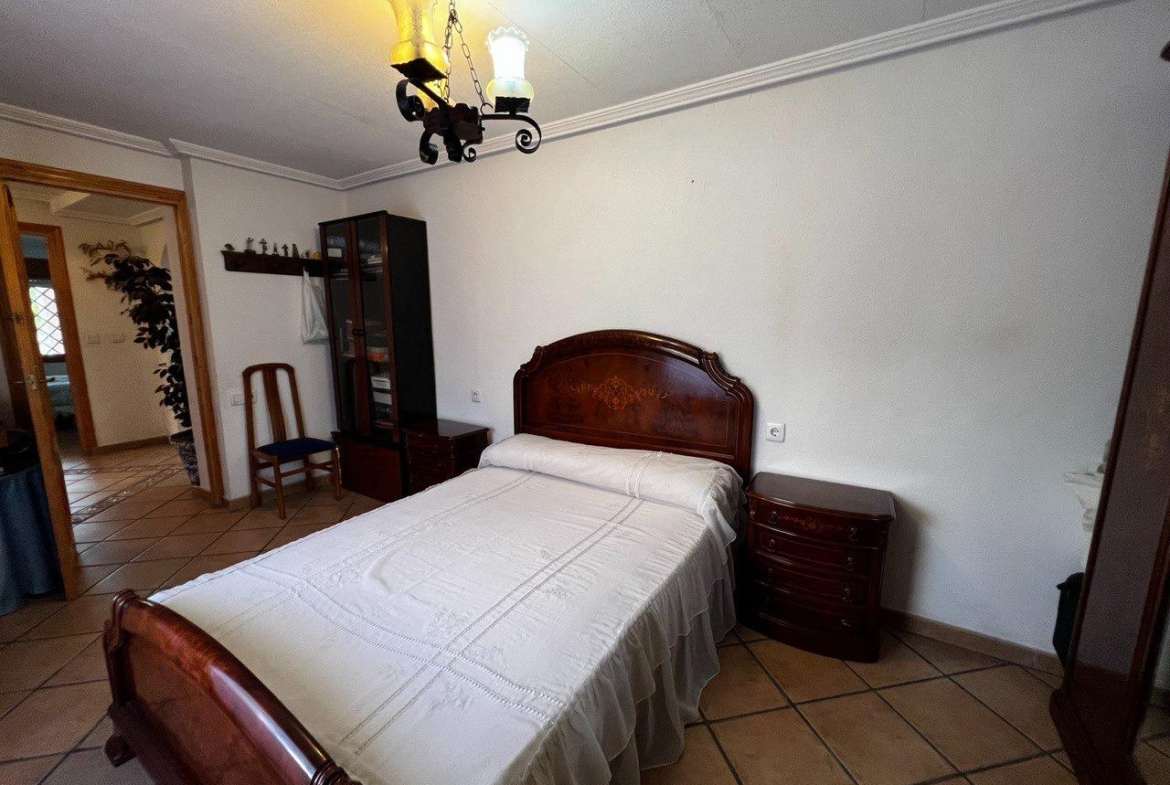 Chalet con 1000 metros de terreno en la zona  Sol y Luz de San Vicente del Raspeig, Alicante