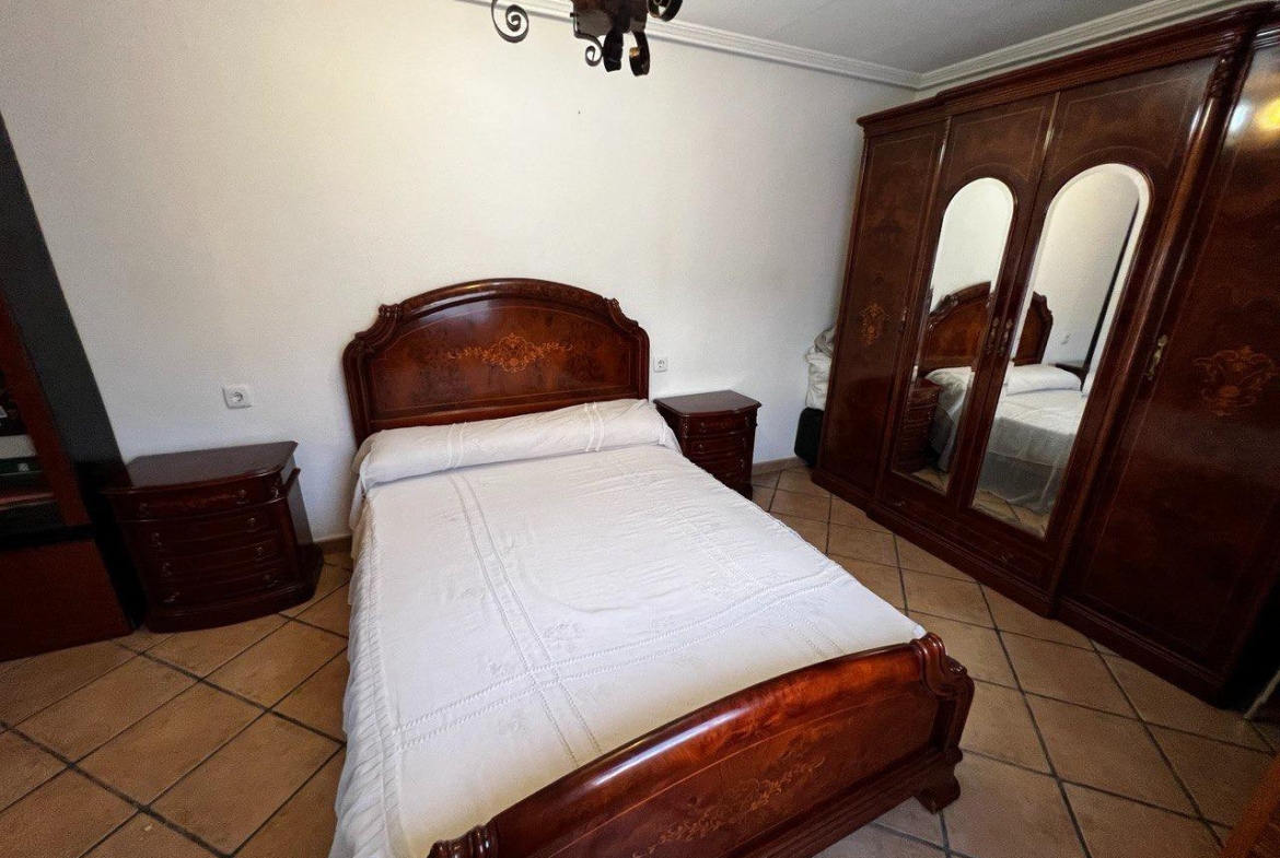 Chalet con 1000 metros de terreno en la zona  Sol y Luz de San Vicente del Raspeig, Alicante