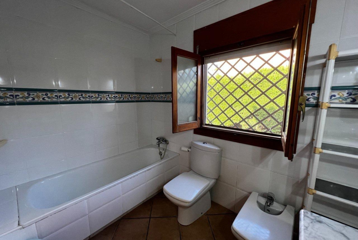 Chalet con 1000 metros de terreno en la zona  Sol y Luz de San Vicente del Raspeig, Alicante