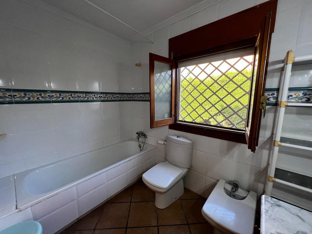 Chalet con 1000 metros de terreno en la zona  Sol y Luz de San Vicente del Raspeig, Alicante
