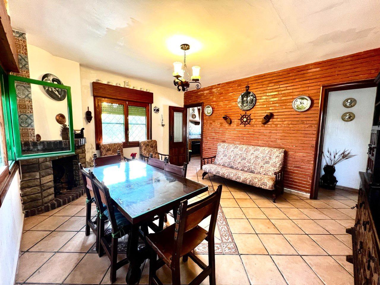 Chalet con 1000 metros de terreno en la zona  Sol y Luz de San Vicente del Raspeig, Alicante