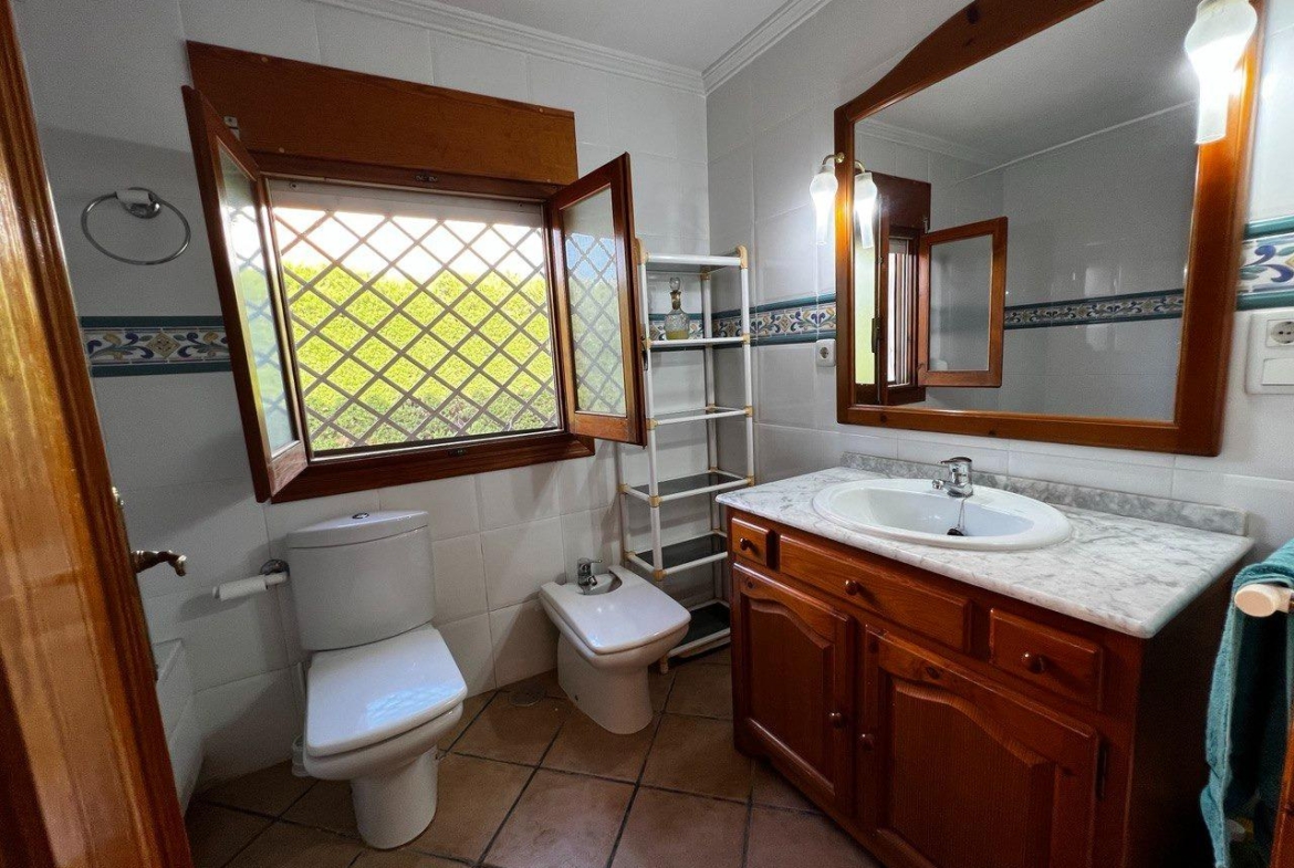 Chalet con 1000 metros de terreno en la zona  Sol y Luz de San Vicente del Raspeig, Alicante