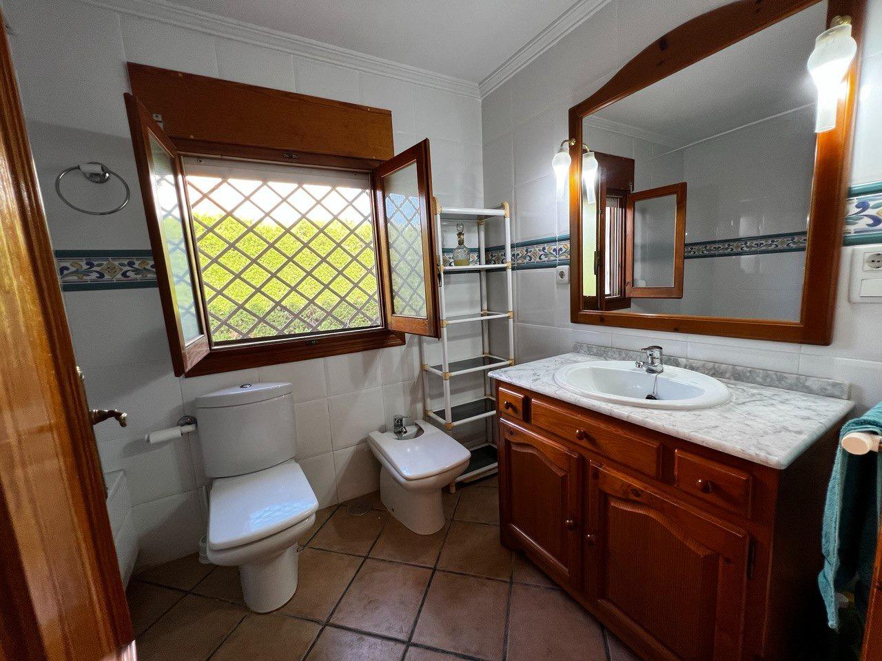 Chalet con 1000 metros de terreno en la zona  Sol y Luz de San Vicente del Raspeig, Alicante