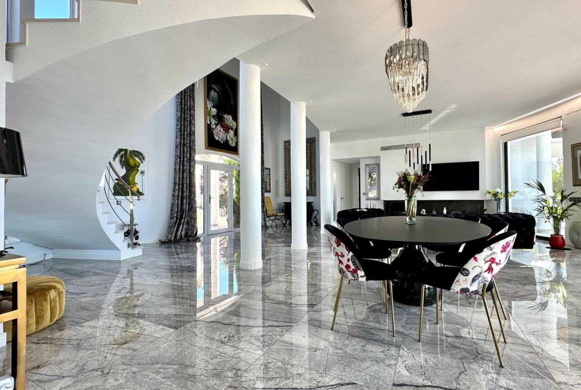 Elegant Villa with Sea Views and Altea la Vella 🌊✨