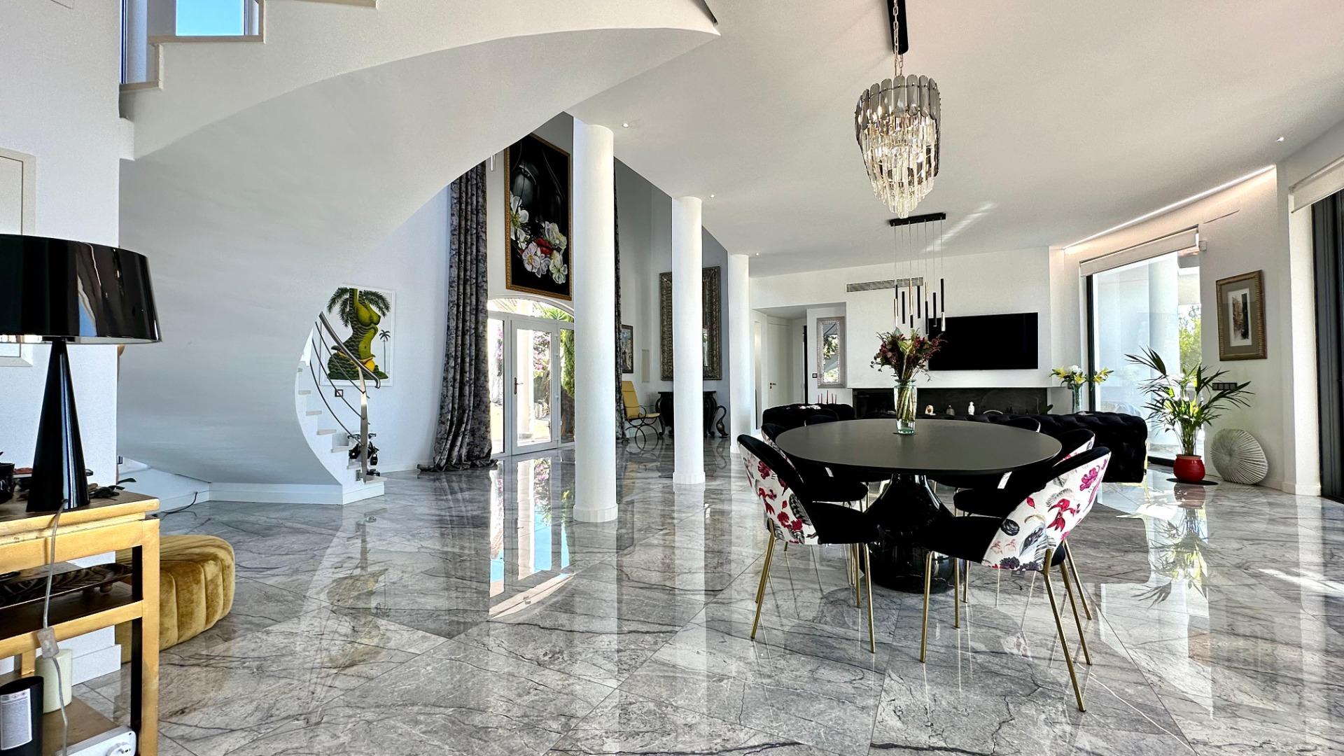 Elegant Villa with Sea Views and Altea la Vella 🌊✨