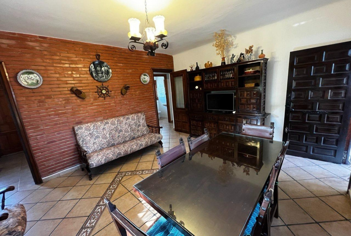 Chalet con 1000 metros de terreno en la zona  Sol y Luz de San Vicente del Raspeig, Alicante