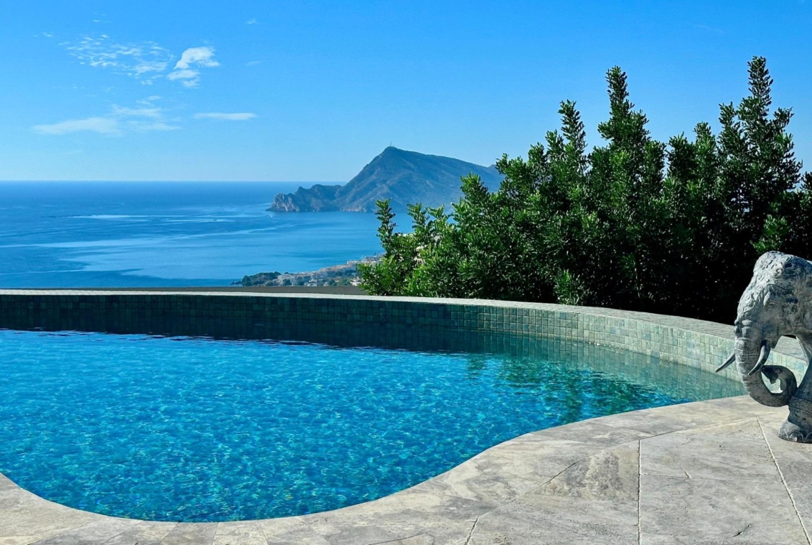 Elegant Villa with Sea Views and Altea la Vella 🌊✨