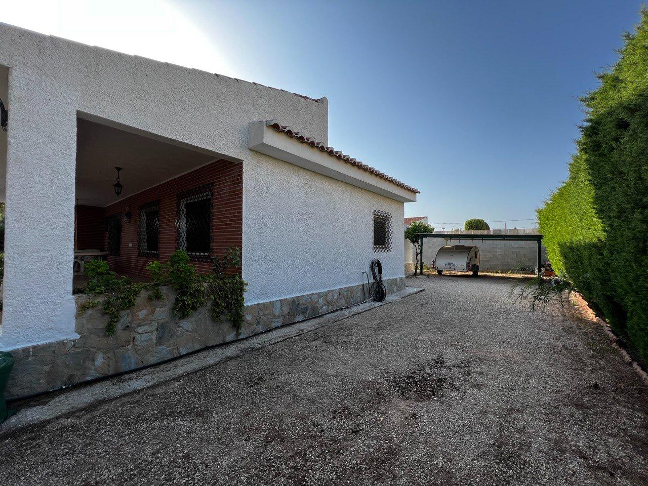 Chalet con 1000 metros de terreno en la zona  Sol y Luz de San Vicente del Raspeig, Alicante