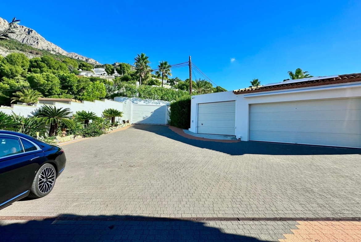 Elegant Villa with Sea Views and Altea la Vella 🌊✨