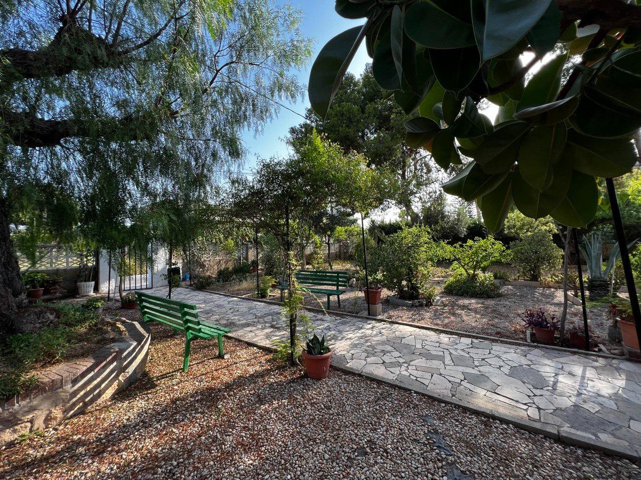 Chalet con 1000 metros de terreno en la zona  Sol y Luz de San Vicente del Raspeig, Alicante