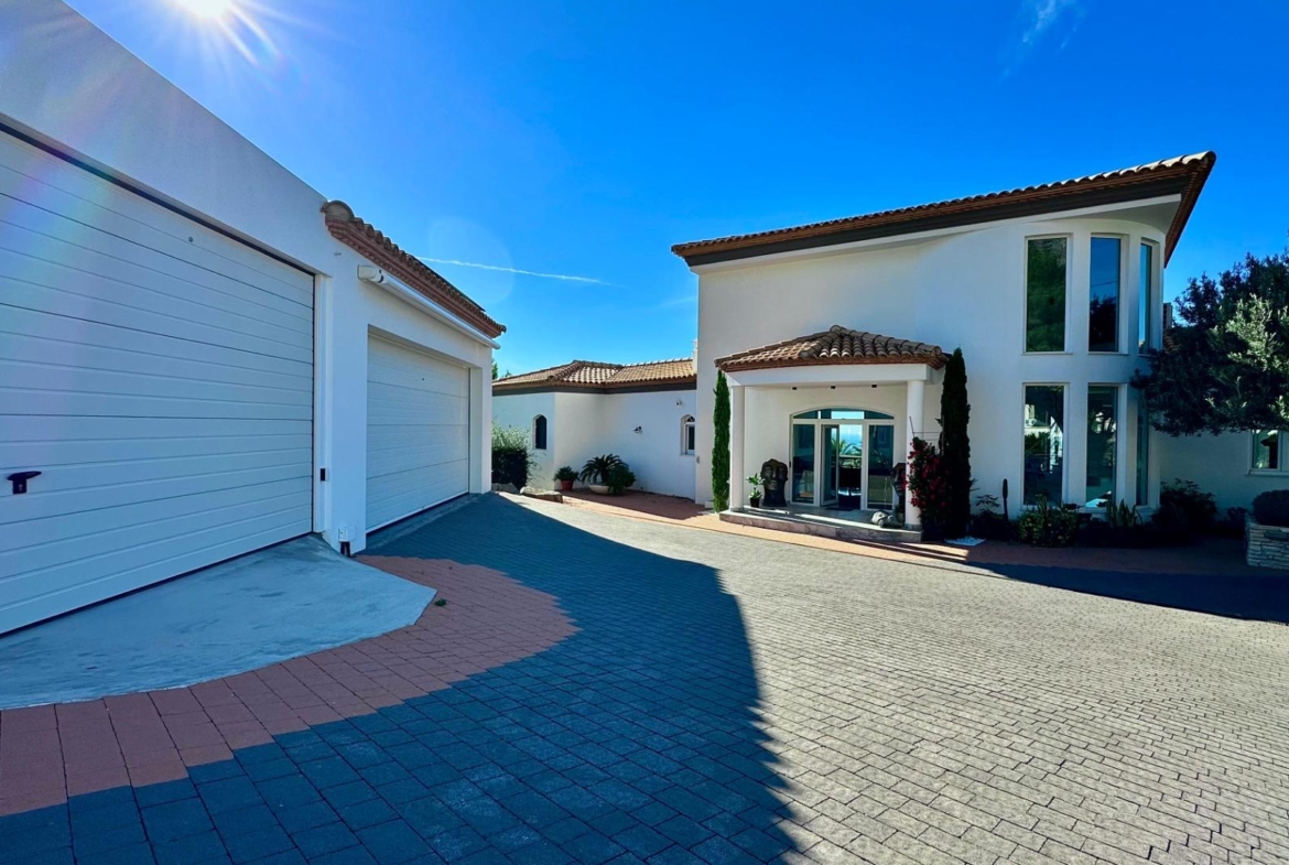 Elegant Villa with Sea Views and Altea la Vella 🌊✨