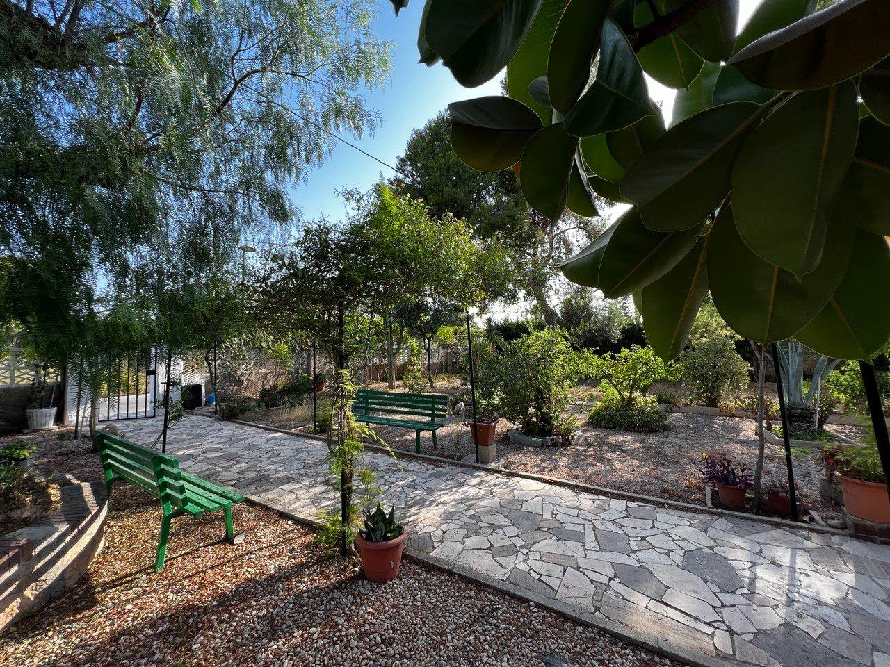Chalet con 1000 metros de terreno en la zona  Sol y Luz de San Vicente del Raspeig, Alicante