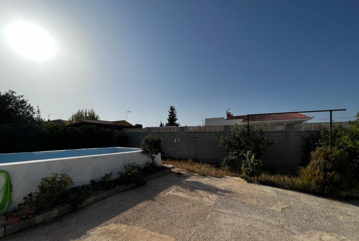 Chalet con 1000 metros de terreno en la zona  Sol y Luz de San Vicente del Raspeig, Alicante
