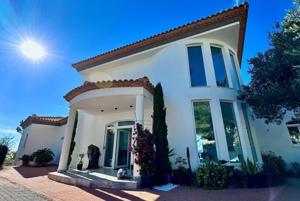 Elegant Villa with Sea Views and Altea la Vella 🌊✨