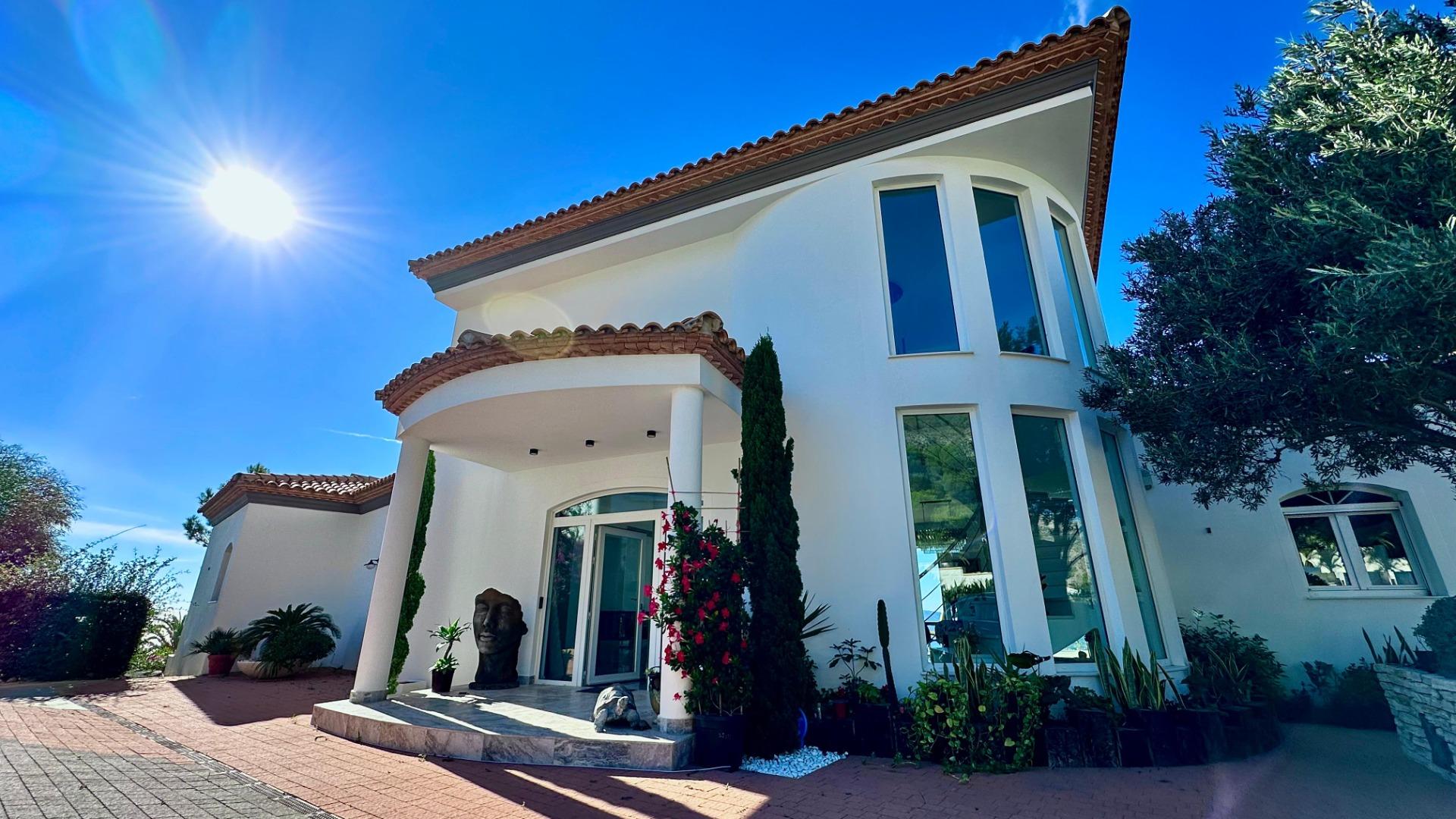 Elegant Villa with Sea Views and Altea la Vella 🌊✨