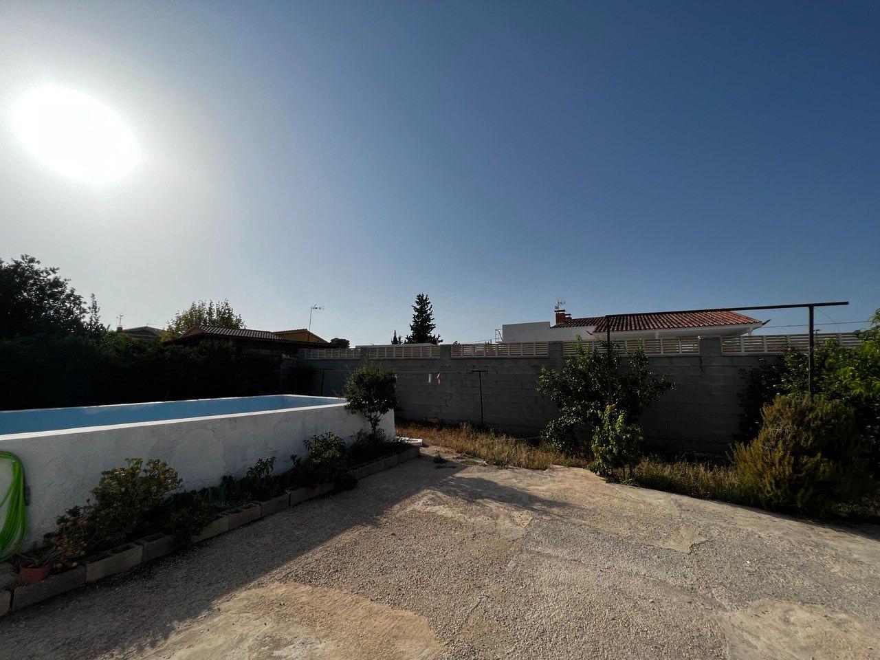 Chalet con 1000 metros de terreno en la zona  Sol y Luz de San Vicente del Raspeig, Alicante
