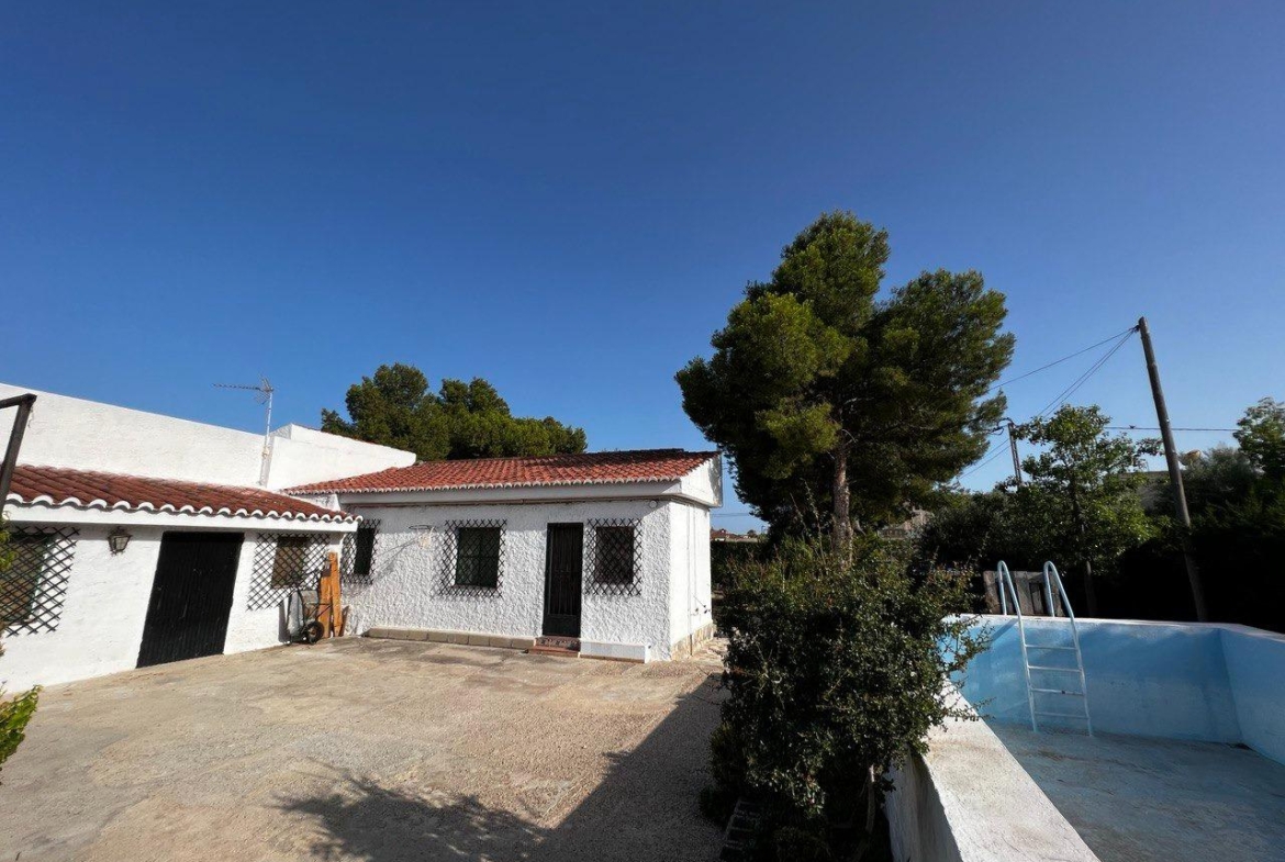 Chalet con 1000 metros de terreno en la zona  Sol y Luz de San Vicente del Raspeig, Alicante