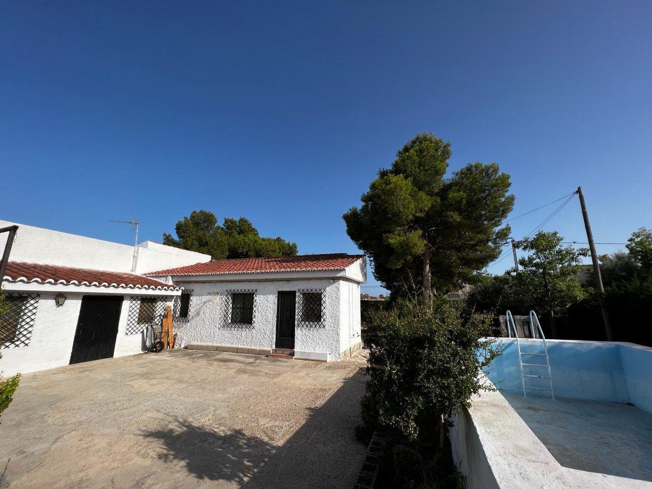 Chalet con 1000 metros de terreno en la zona  Sol y Luz de San Vicente del Raspeig, Alicante