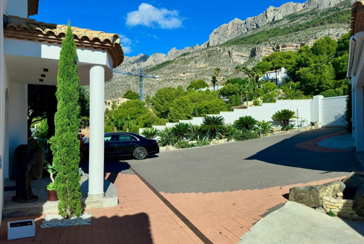 Elegant Villa with Sea Views and Altea la Vella 🌊✨