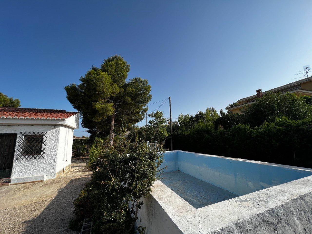Chalet con 1000 metros de terreno en la zona  Sol y Luz de San Vicente del Raspeig, Alicante