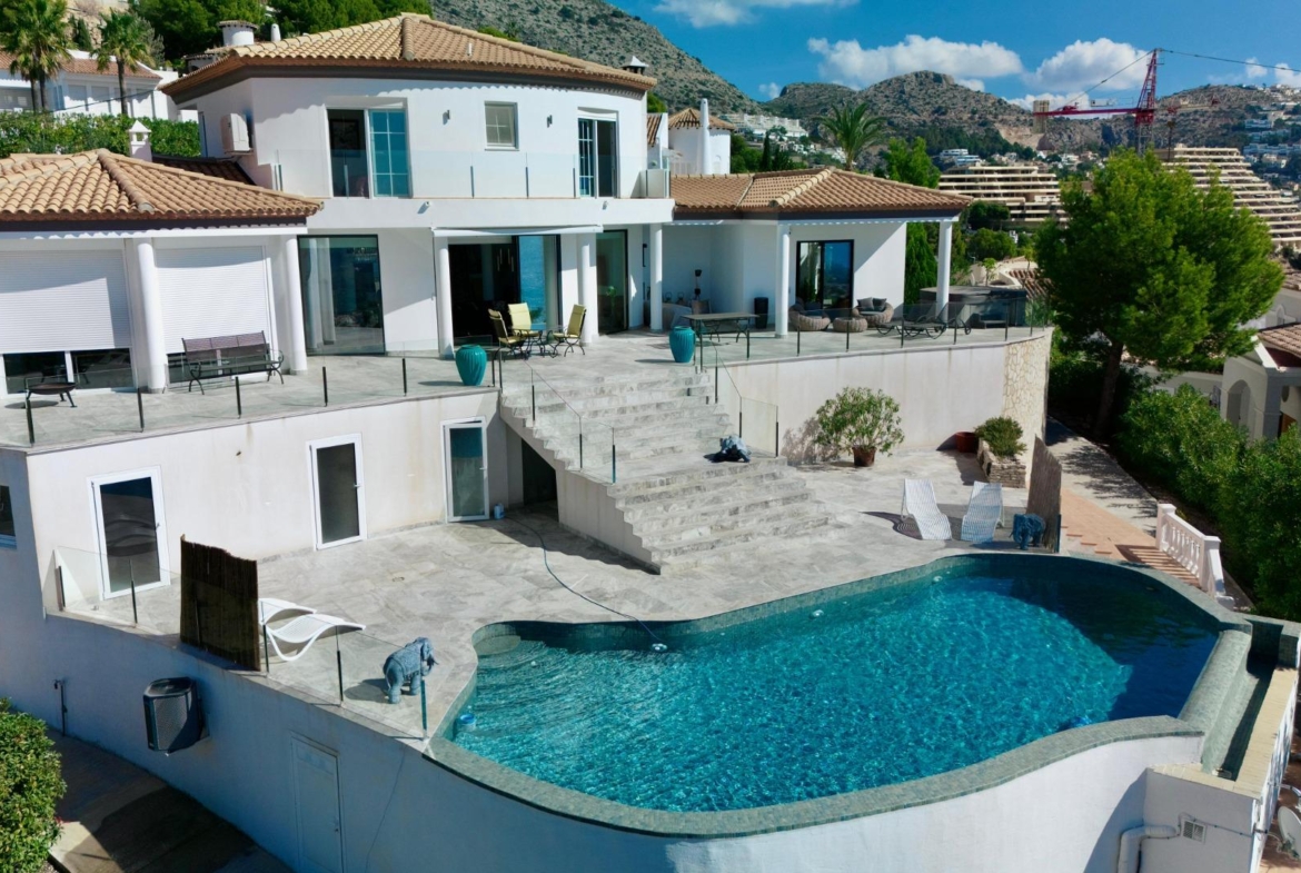 Elegant Villa with Sea Views and Altea la Vella 🌊✨