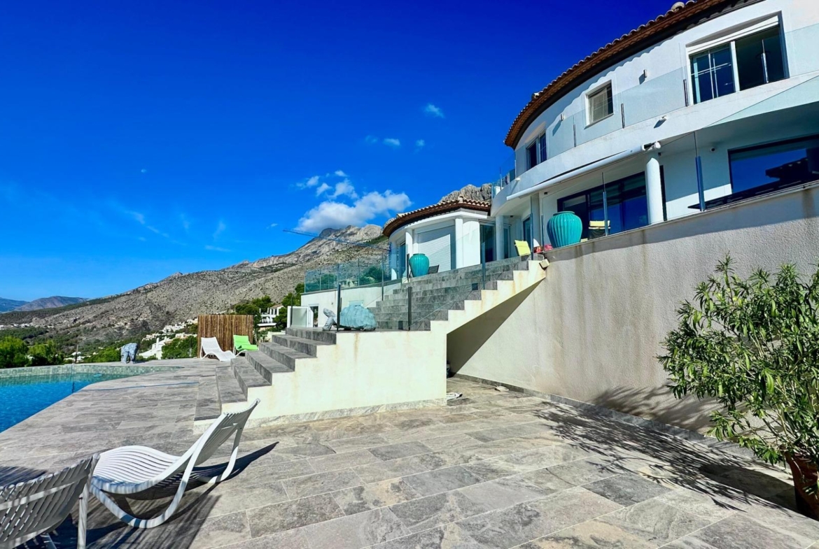 Elegant Villa with Sea Views and Altea la Vella 🌊✨