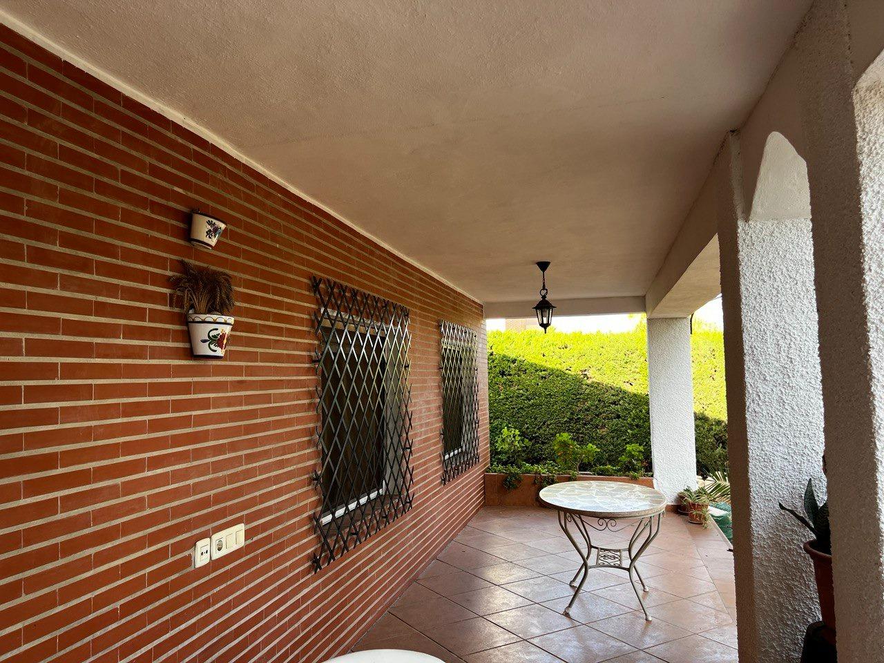 Chalet con 1000 metros de terreno en la zona  Sol y Luz de San Vicente del Raspeig, Alicante