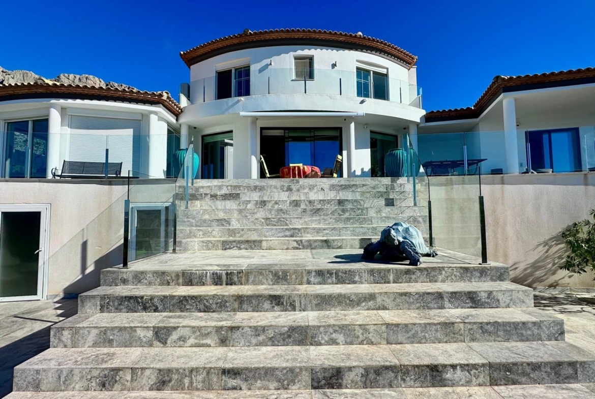 Elegant Villa with Sea Views and Altea la Vella 🌊✨