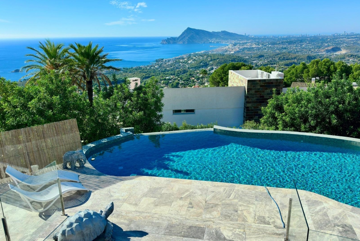 Elegant Villa with Sea Views and Altea la Vella 🌊✨