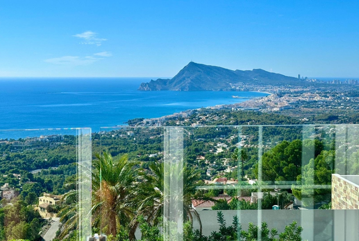 Elegant Villa with Sea Views and Altea la Vella 🌊✨