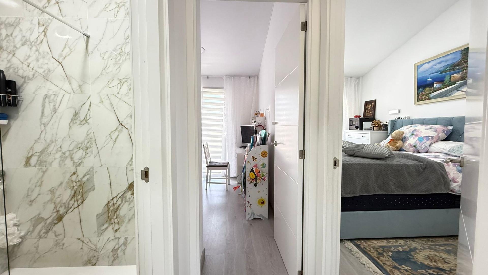 14-7-8 Exclusive renovated upper floor bungalow with 2 bedrooms, 1 bathroom