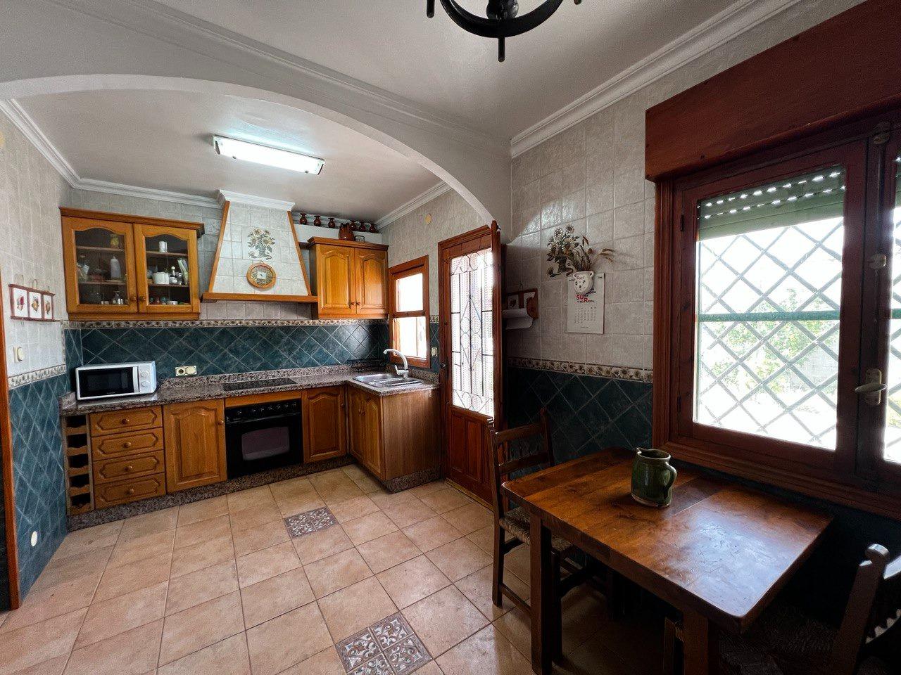 Chalet con 1000 metros de terreno en la zona  Sol y Luz de San Vicente del Raspeig, Alicante