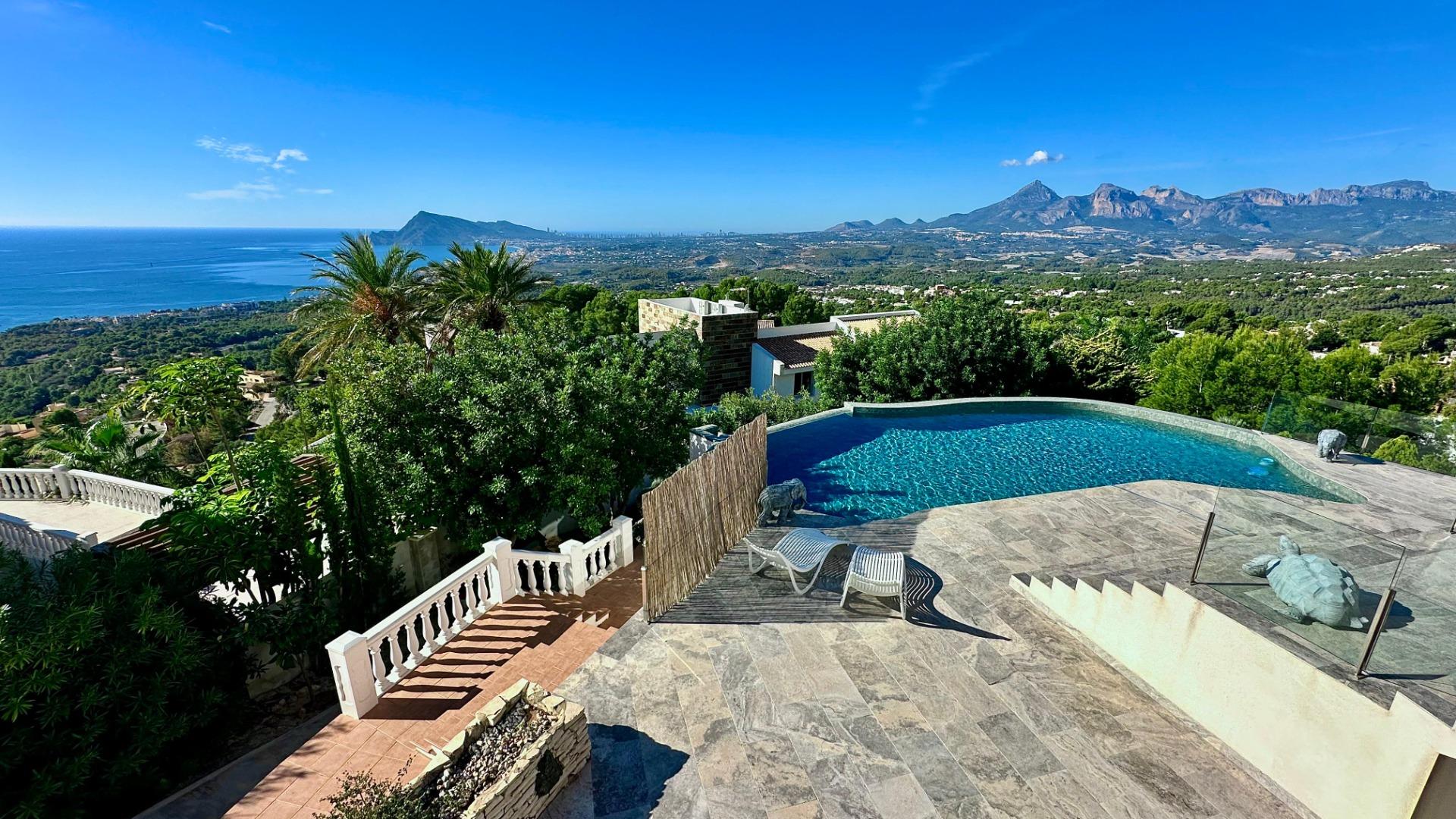 Elegant Villa with Sea Views and Altea la Vella 🌊✨