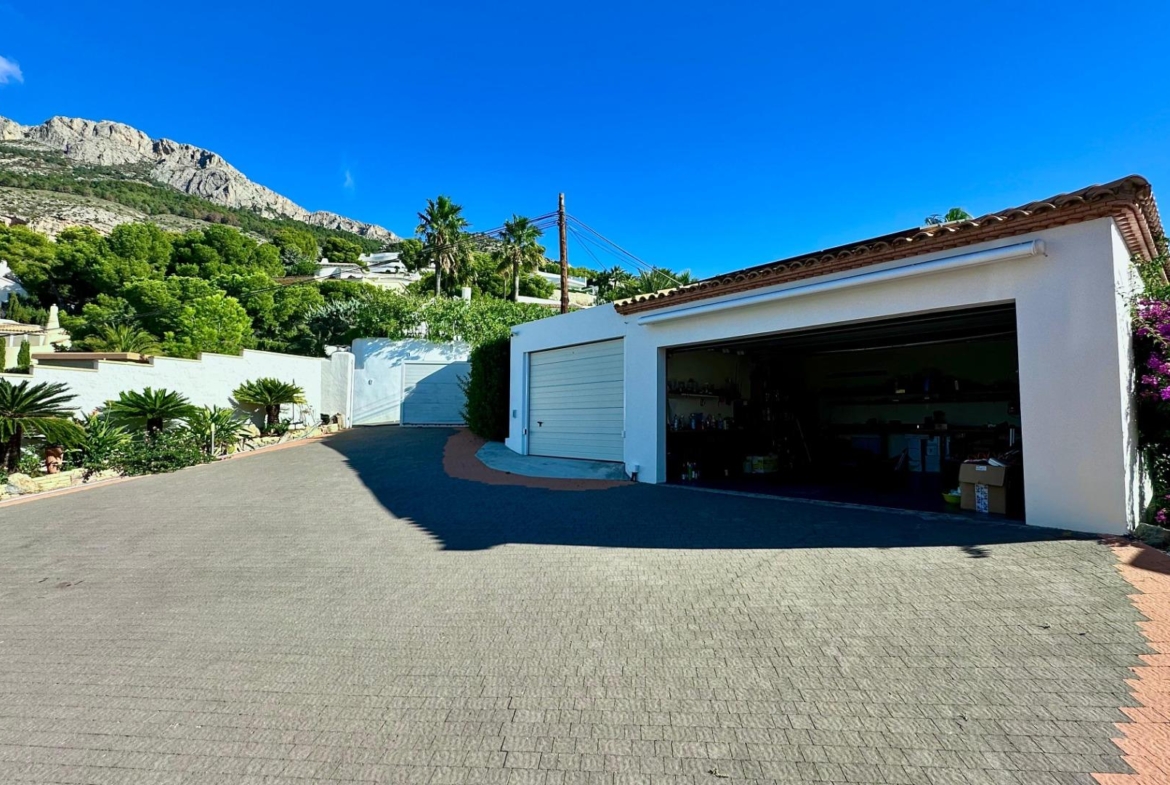 Elegant Villa with Sea Views and Altea la Vella 🌊✨